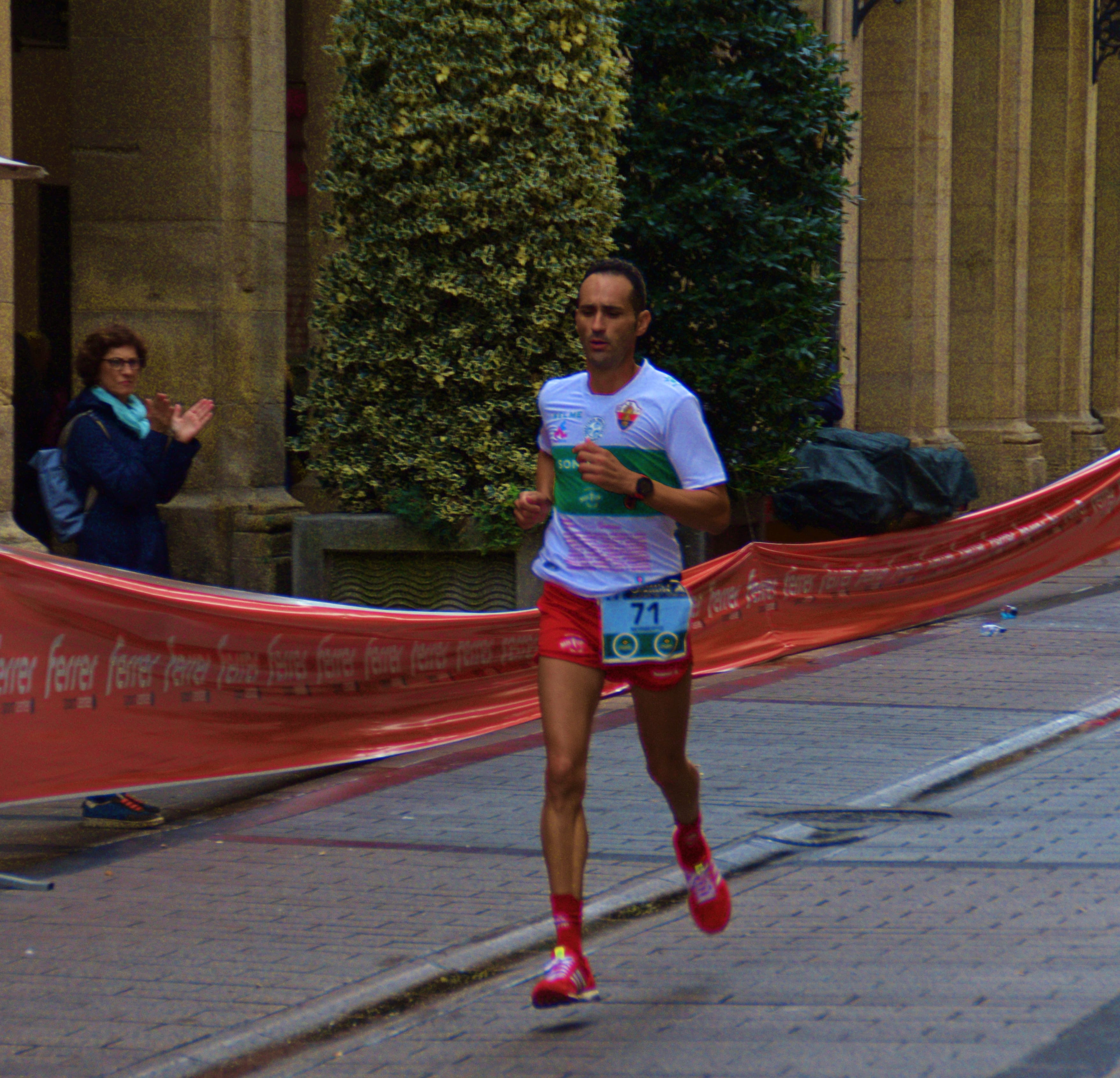 Los dos sabíamos que era muy difícil, aunque teníamos la esperanza de acabar juntos pero… En Maratón empezamos junt@s, acabamos sol@s. Los dos sabíamos que era muy difícil, aunque teníamos la esperanza de acabar juntos pero… En Maratón empezamos junt@s, acabamos sol@s.