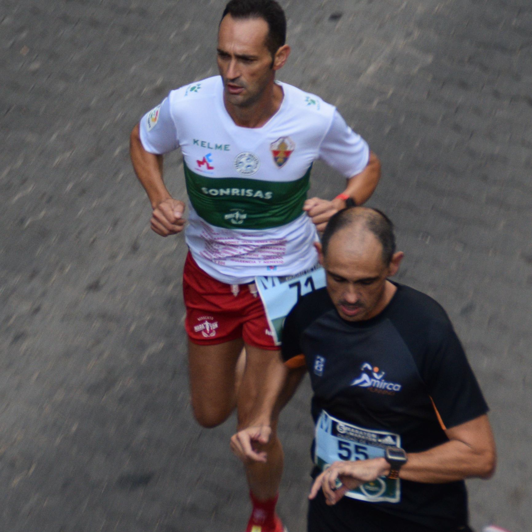 En Maratón empezamos Junt@s pero acabamos sol@s, Paco y LuisMi son personas de “Datos” son personas muy parecidas para controlar el ritmo, “Dios los cría y el Reto 17+1 los junta” yo fallo en lo que ellos dominan, por lo tanto les dejare a ellos la iniciativa y la responsabilidad de controlar el ritmo de la carrera y me concentrare en administrar energía durante toda la Maratón. En Maratón empezamos Junt@s pero acabamos sol@s, Paco y LuisMi son personas de “Datos” son personas muy parecidas para controlar el ritmo, “Dios los cría y el Reto 17+1 los junta” yo fallo en lo que ellos dominan, por lo tanto les dejare a ellos la iniciativa y la responsabilidad de controlar el ritmo de la carrera y me concentrare en administrar energía durante toda la Maratón.