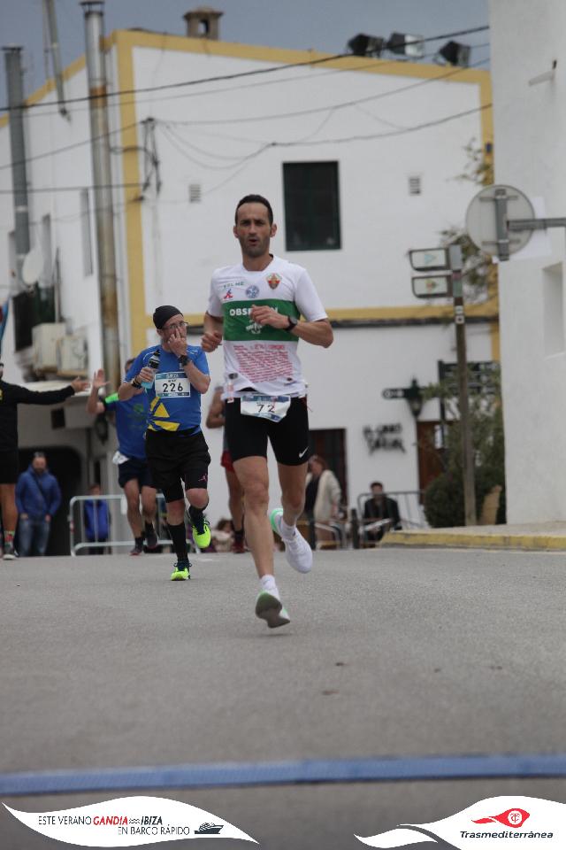 Km 21, por fin llegamos a Sat. Geltrudis, la Media Maratón. Llegamos al pueblo donde había mucha animación, el speaker era Contador de Km, Corredor Popular Influences poner enlace Km 21, por fin llegamos a Sat. Geltrudis, la Media Maratón. Llegamos al pueblo donde había mucha animación, el speaker era Contador de Km, Corredor Popular Influences poner enlace